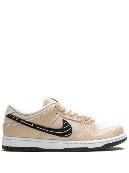 Nike Dunk Low „Albínó és Preto – Dzsúdzsucu”