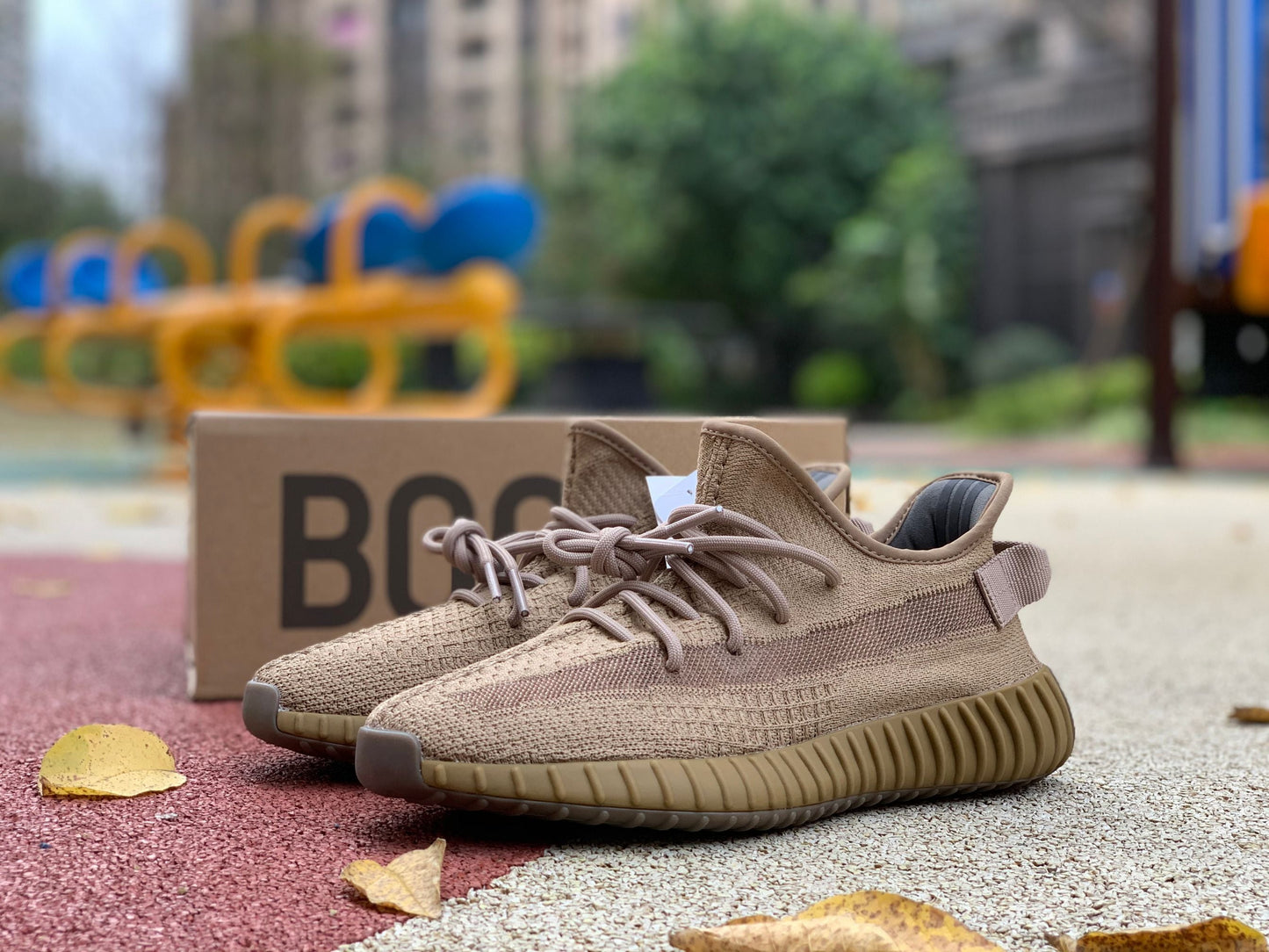 YEEZY BOOST 350 V2 "Ziemia"